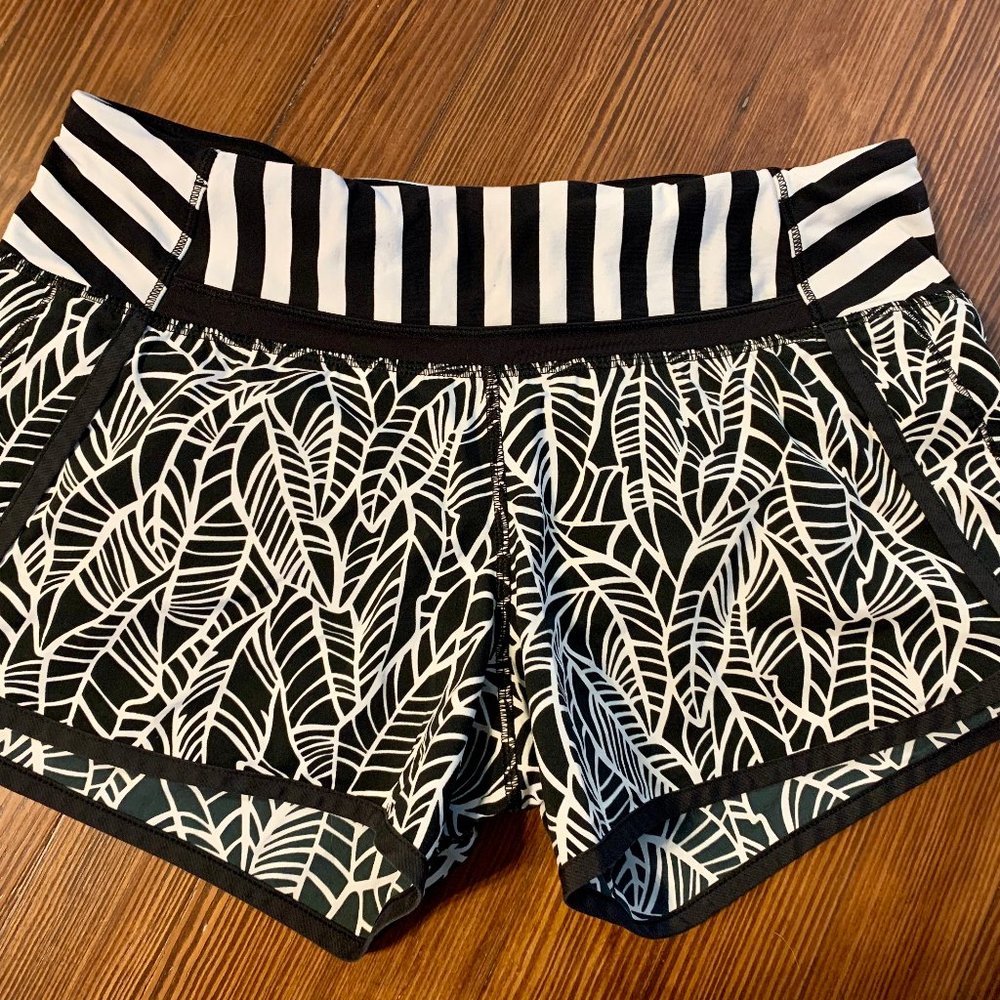 Lululemon Speed short in 6